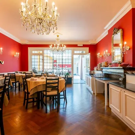 The Black Swan Hotel Brugia