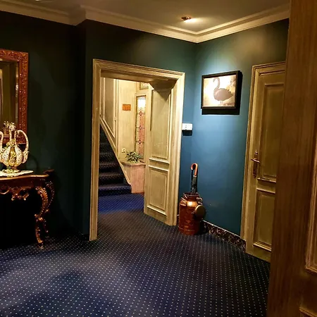 The Black Swan Hotel